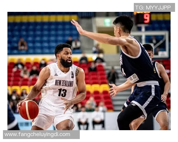 中国男篮迎战新西兰队力争胜利展现团队精神与竞技状态